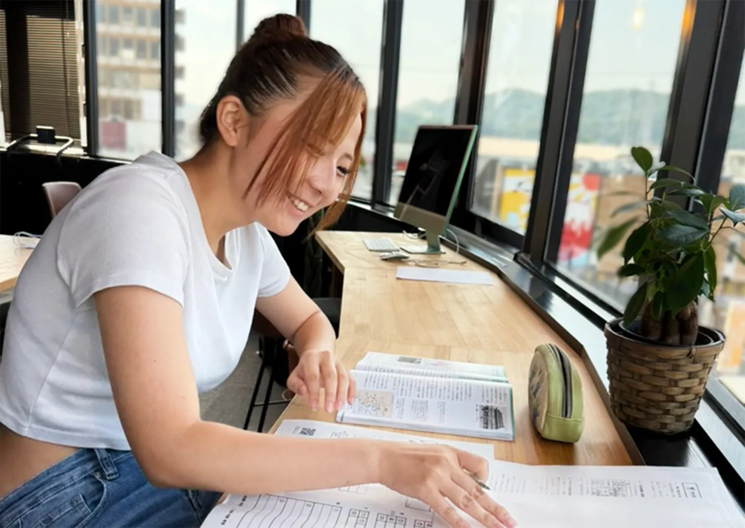 勉強している生徒