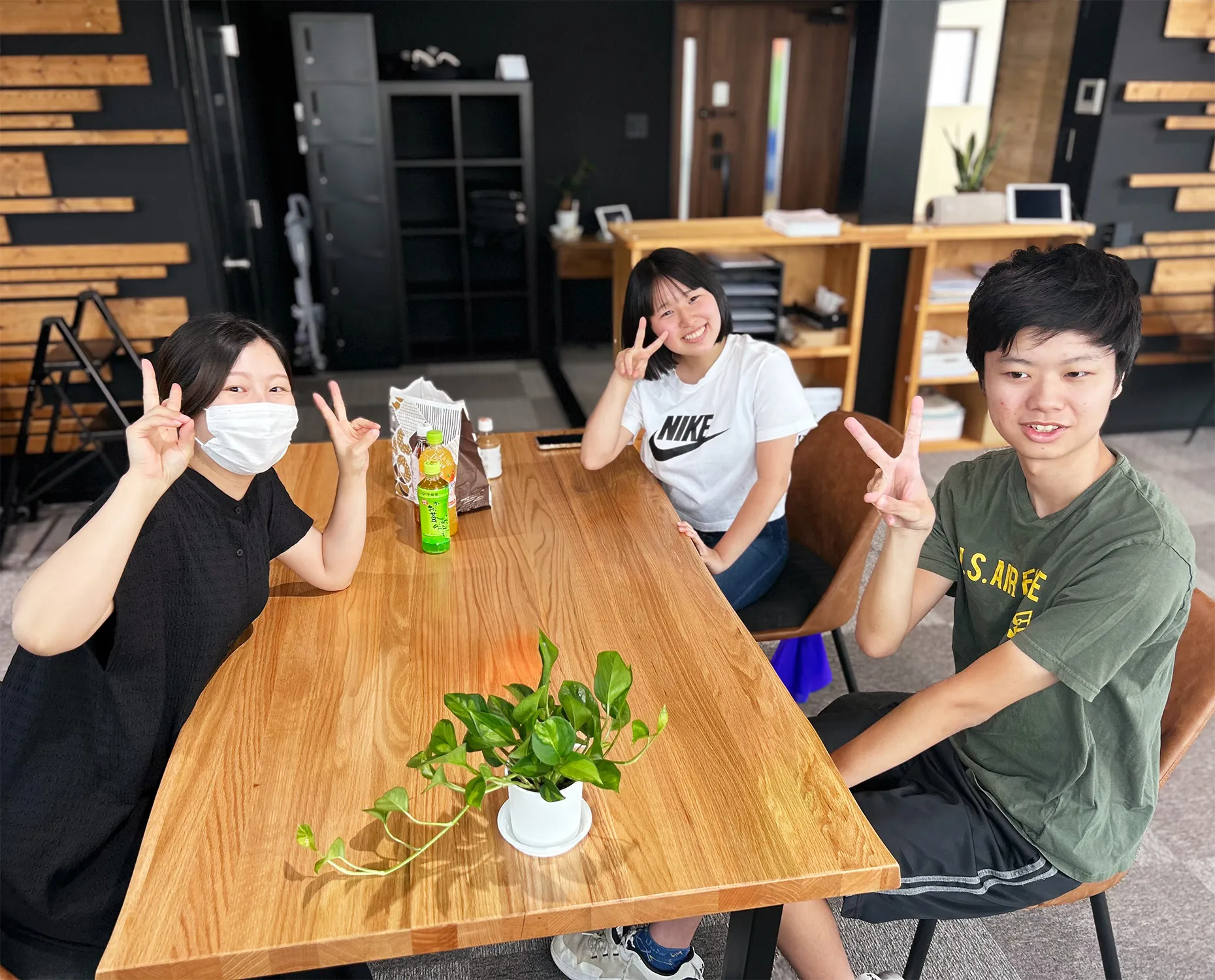 姫路高等学院で談話している様子